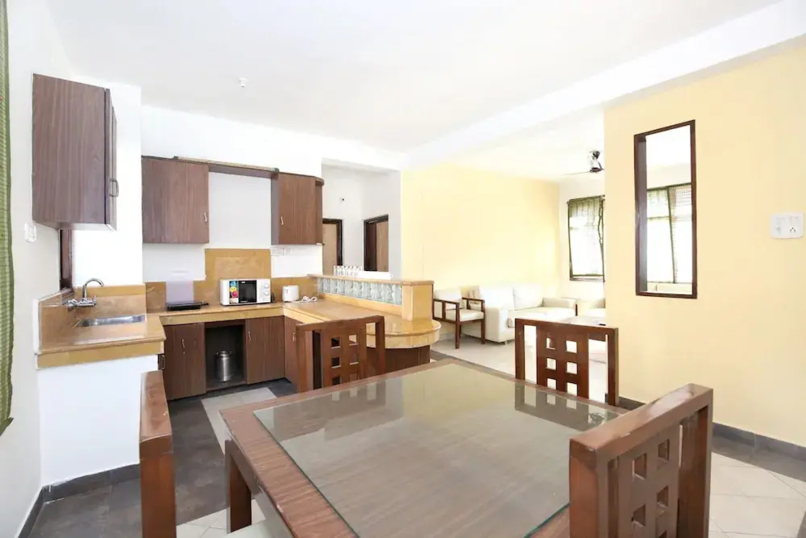 OYO 10976 Home Cheerful 2BHK Scenic Barog