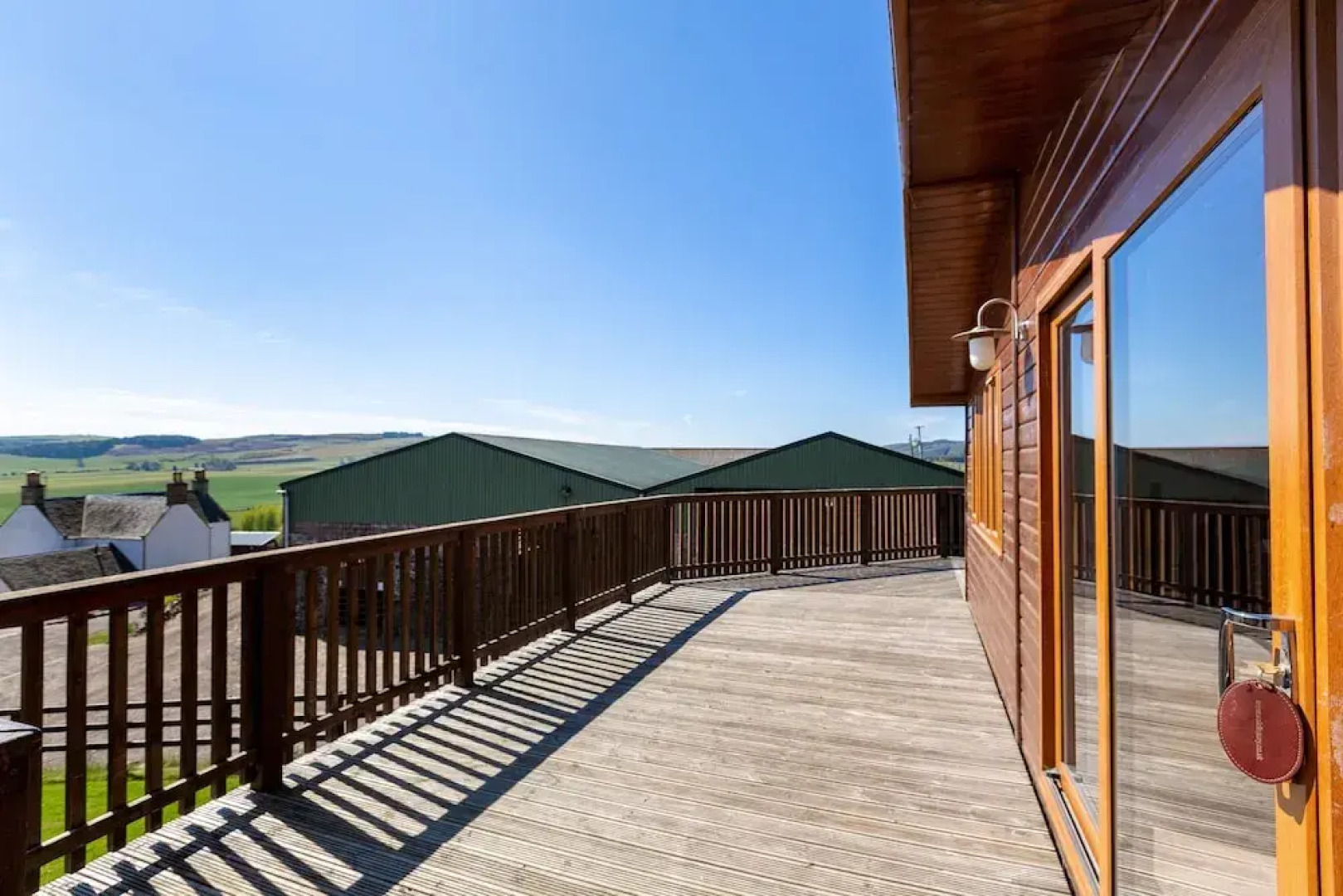 Woodpecker Lodge With Hot Tub Near Cupar, Fife