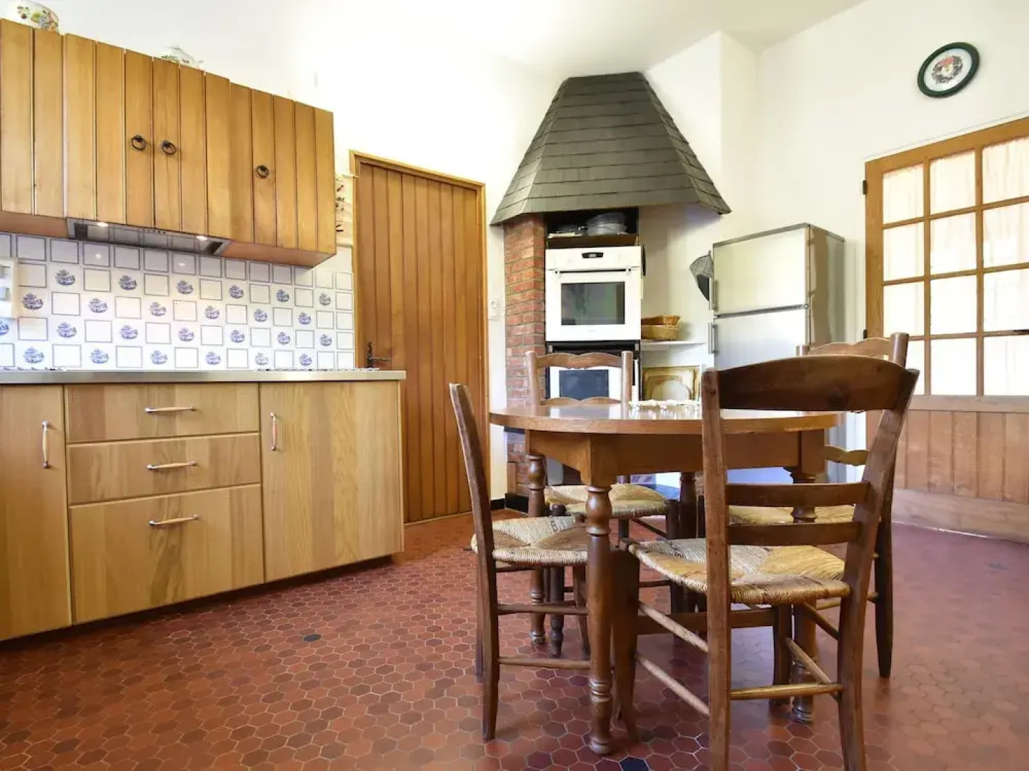 Modern Holiday Home in Vault-de-lugny With Meadow View