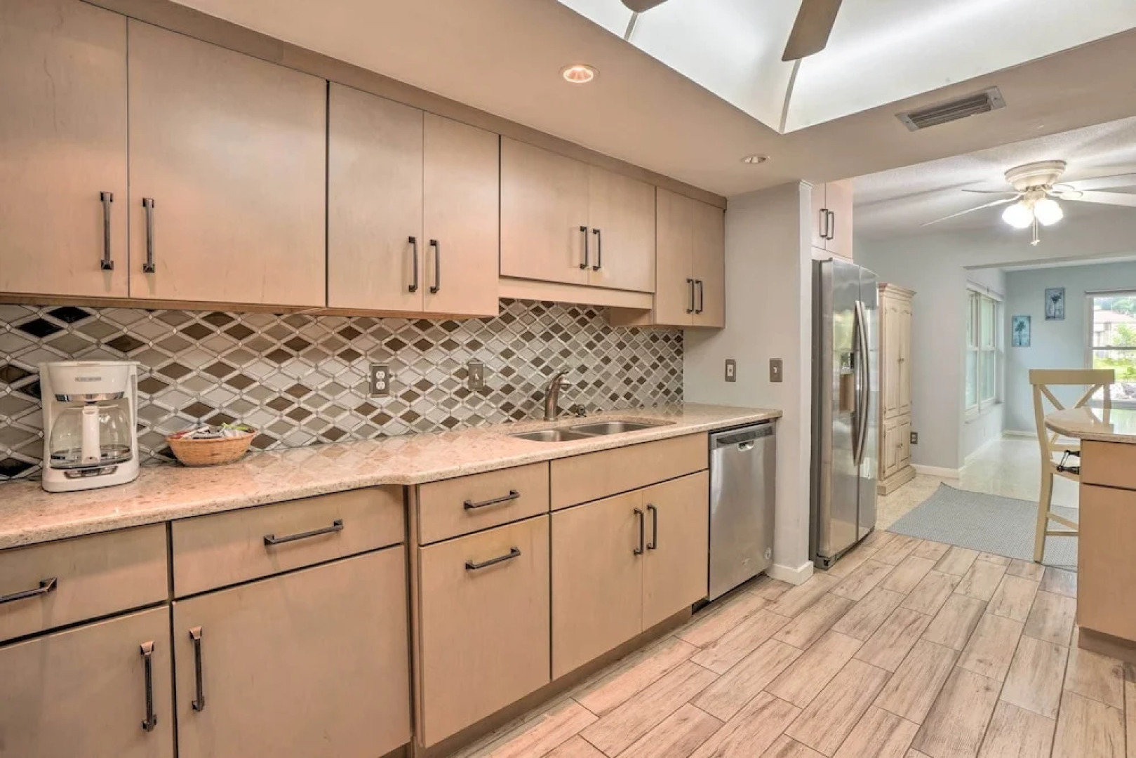 Vibrant Largo Home: Heated Pool, Lake Views!