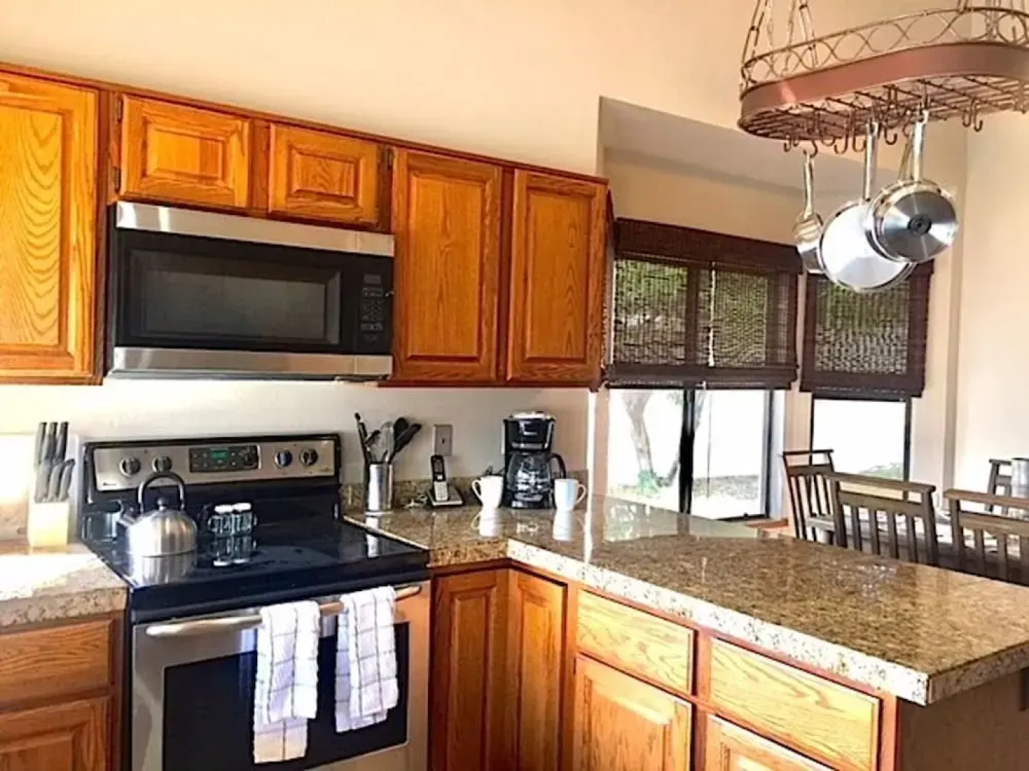 Grandview Getaway 4 BR by Casago