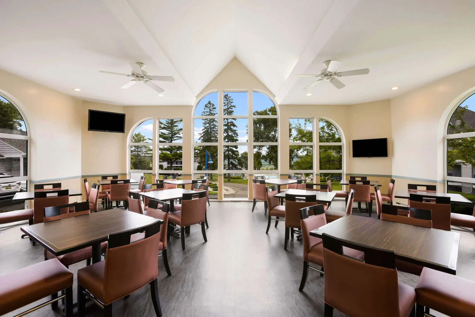 Best Western Harbour Pointe Lakefront