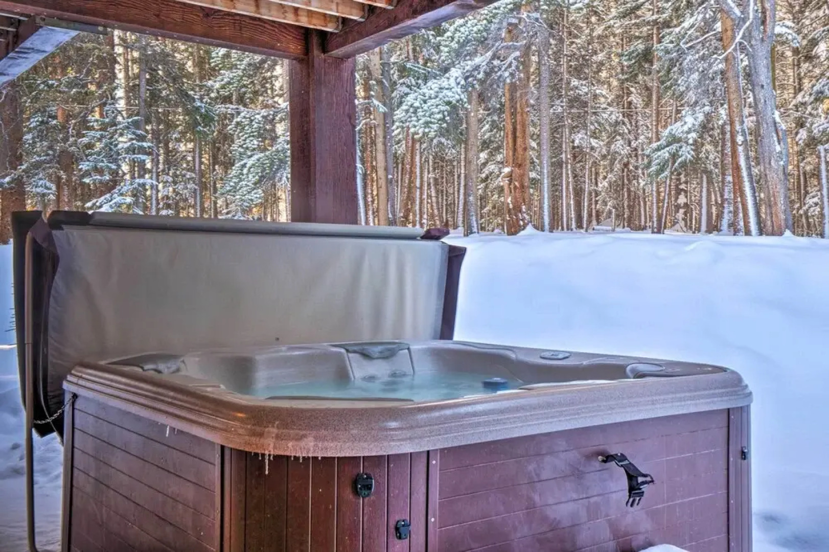 Blue River Home w/ Hot Tub, 6 Mi to Skiing!