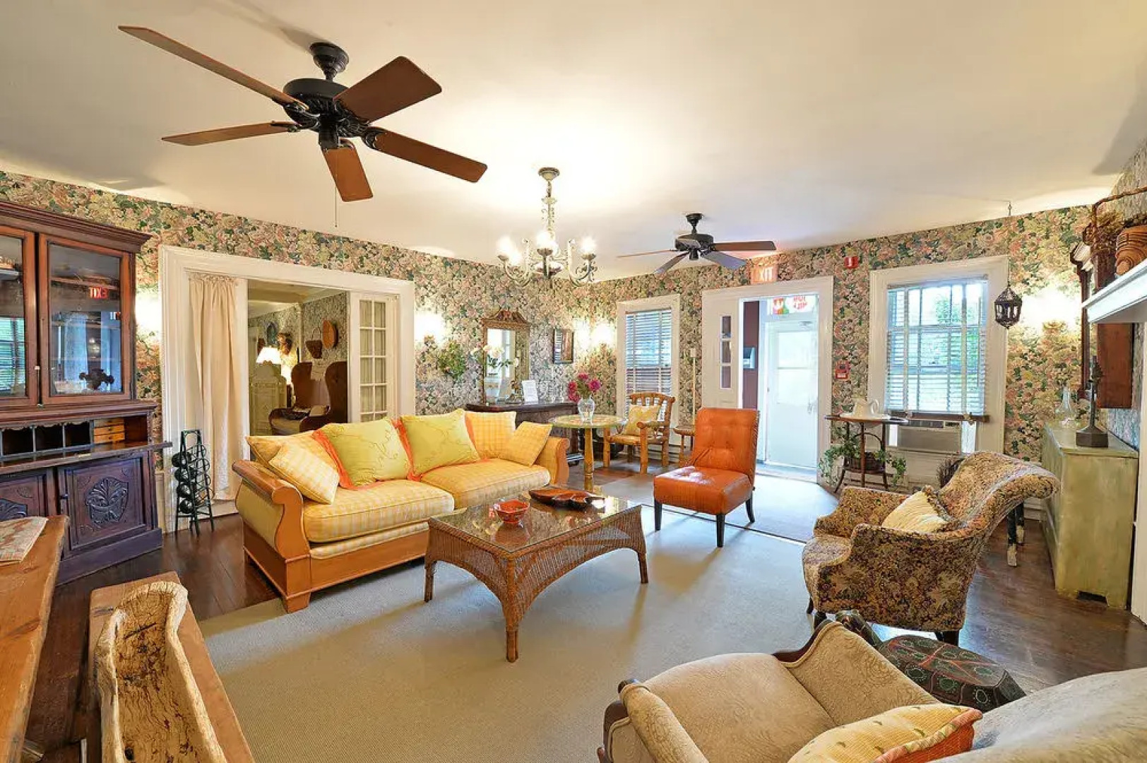 Village Latch Inn Hotel