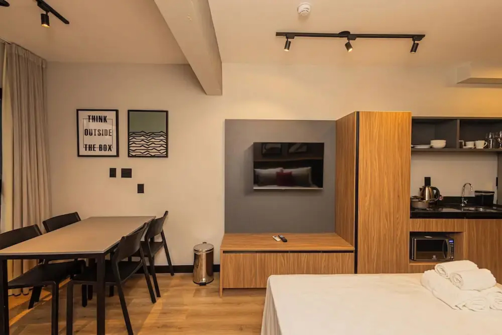 Sky Design Alphaville Housi by Anora