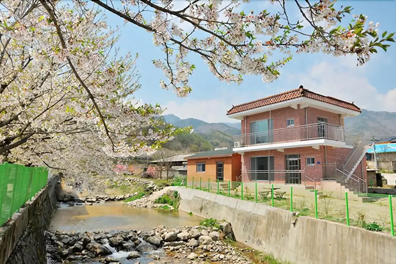 Yeongju Pusoksa Maple Road Pension