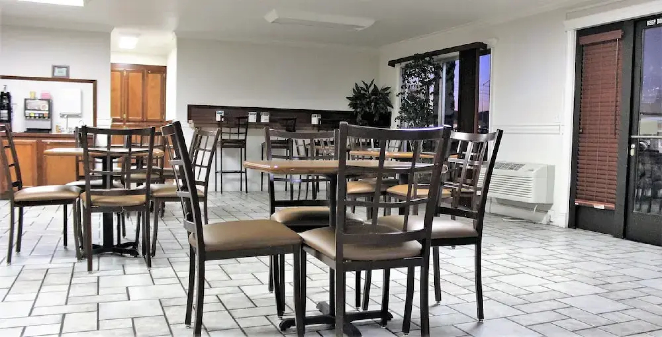 Econo Lodge Inn & Suites Central