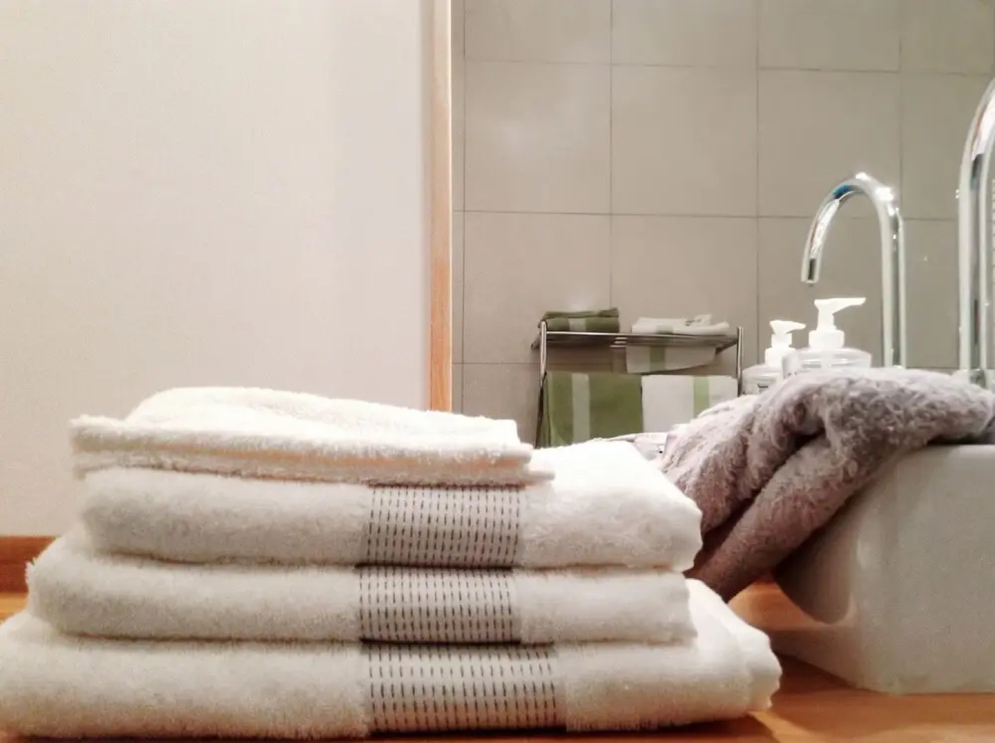 Near Montpellier, Apartment in Le Crès w/ air con & Wifi Minutes to Be