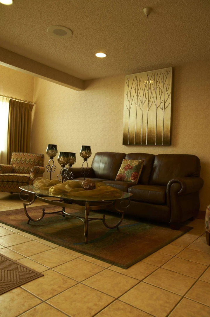 Monument Inn & Suites