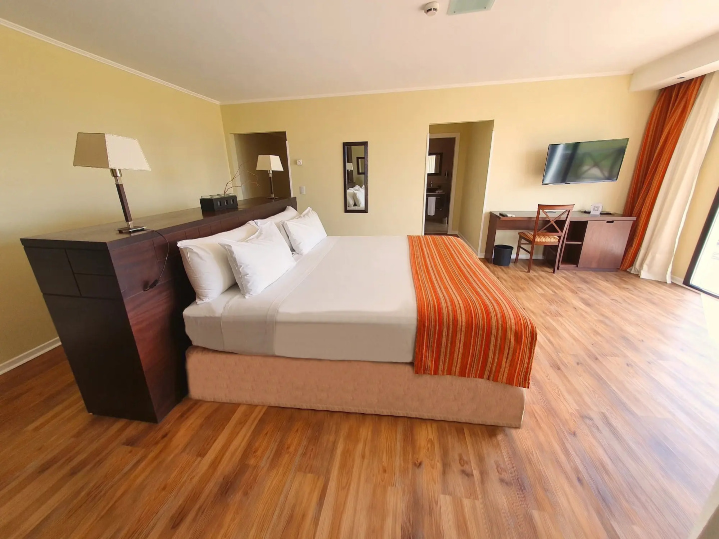 Xelena Hotel & Suites