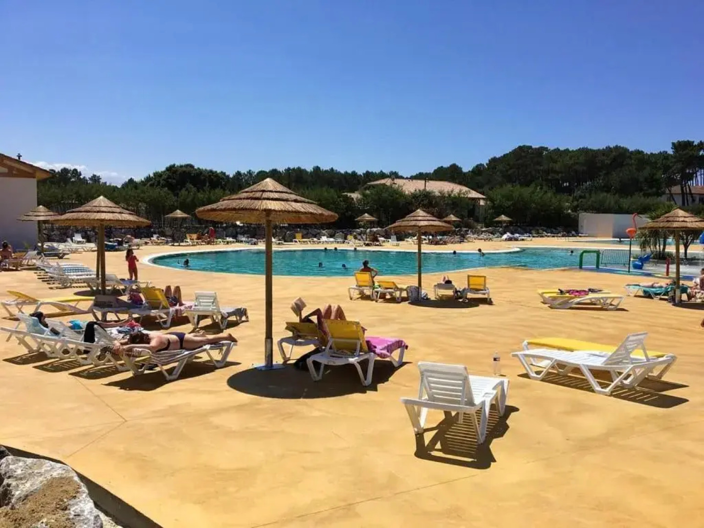 Bungalow de 3 chambres avec piscine partagee sauna et jardin a Saint Julien en Born C