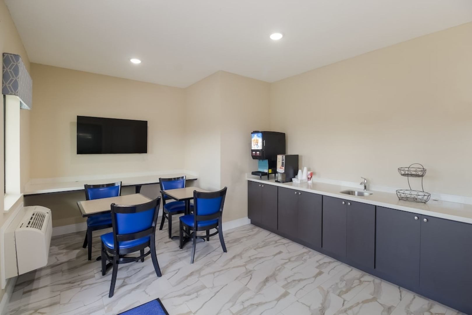 Scottish Inn & Suites