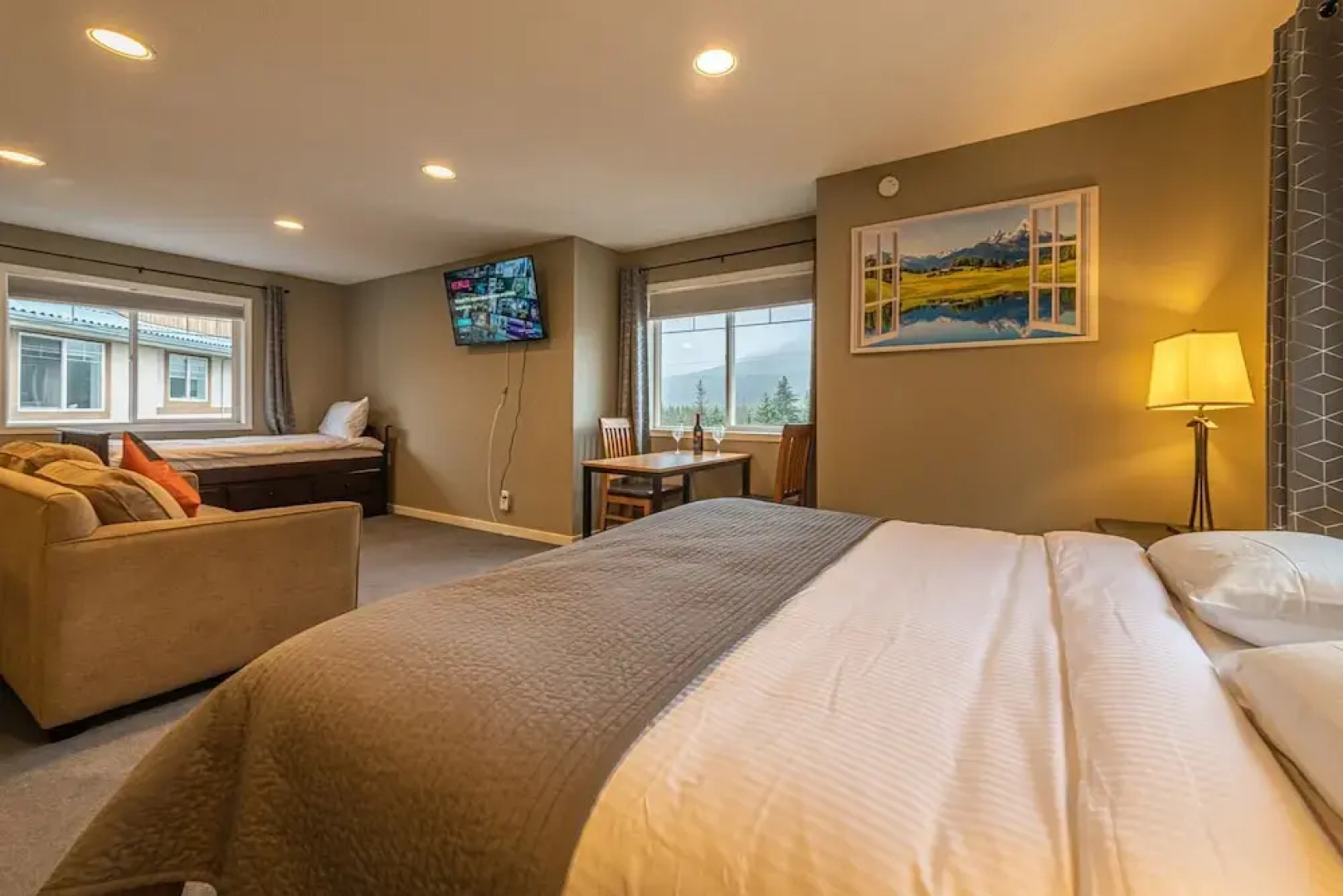 Banff Boundary Lodge Mountainview Studio