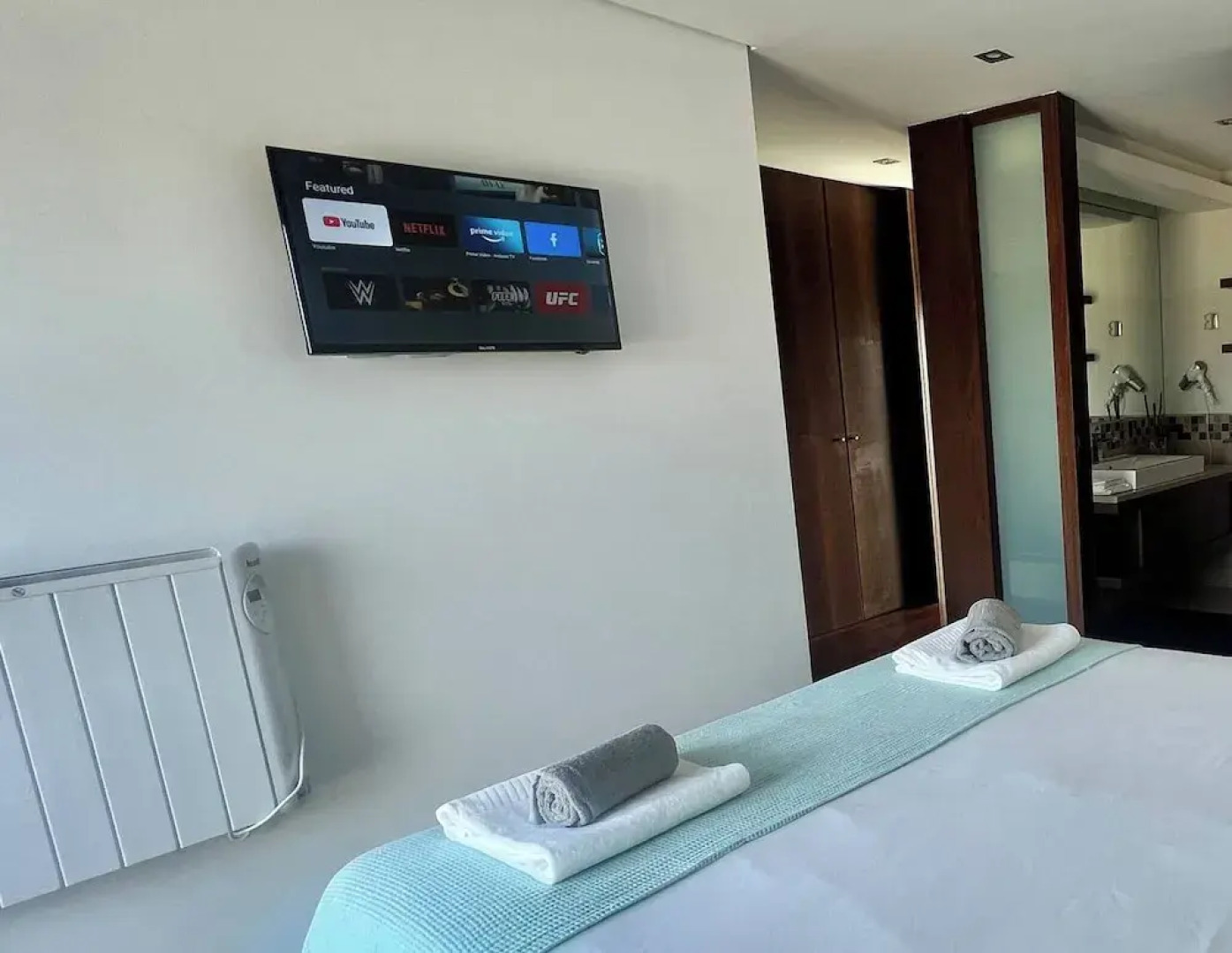 House With Heated Pool all Year Round