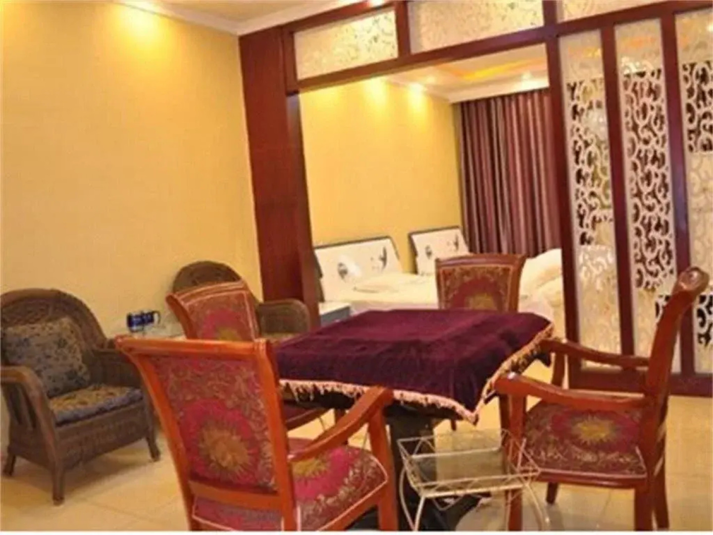 Anxian zhaozhuang Luofushan Huacheng Hotel