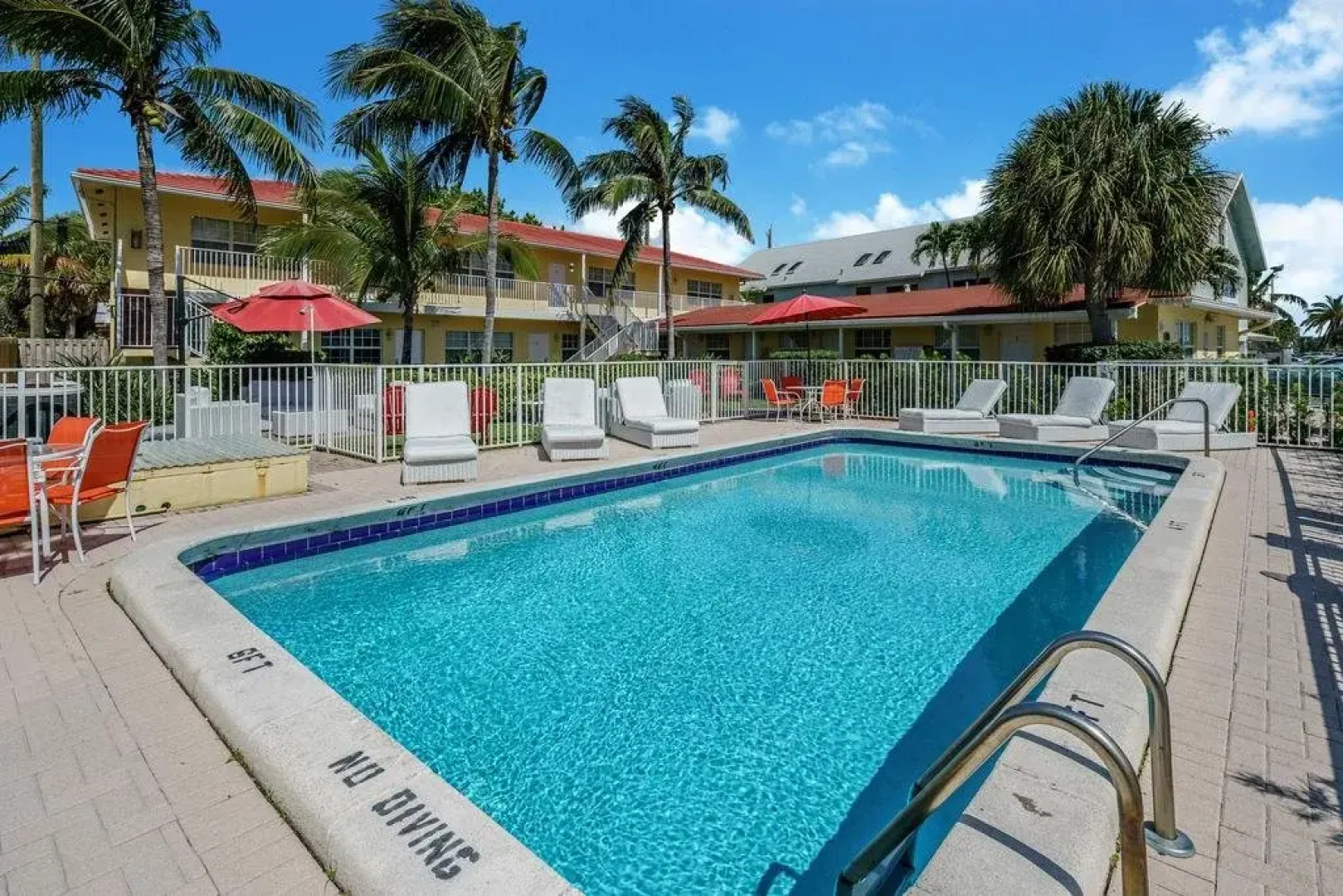 Luna Paradise by the Sea