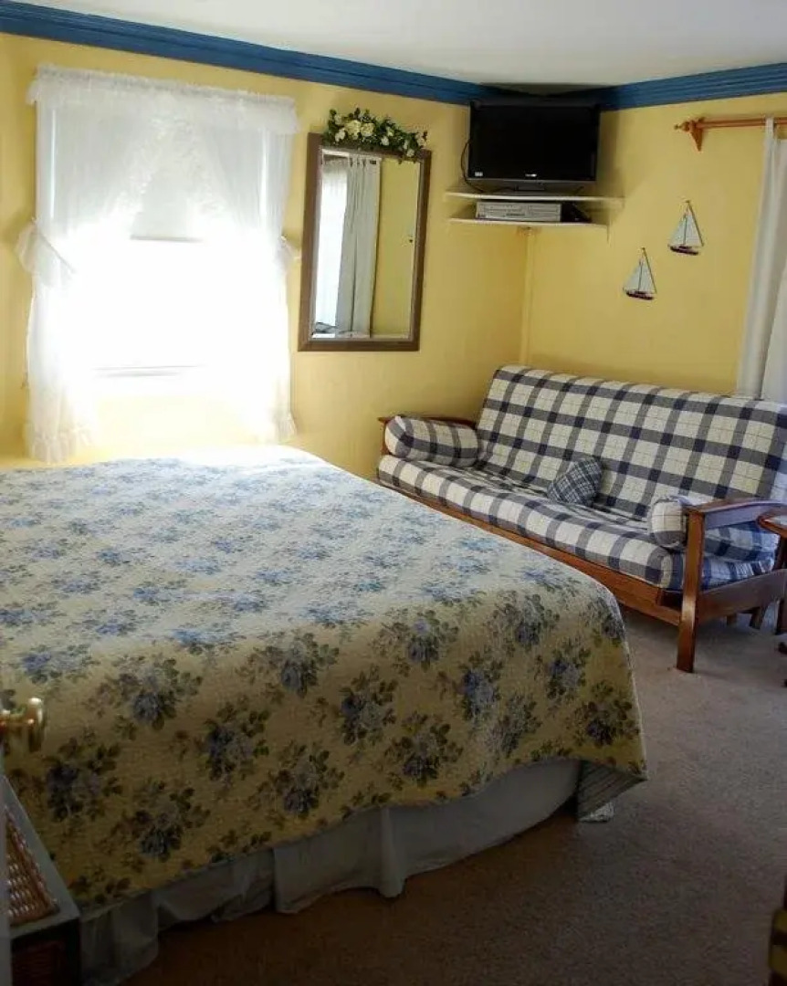 A Cape Cod Ocean Manor Inn