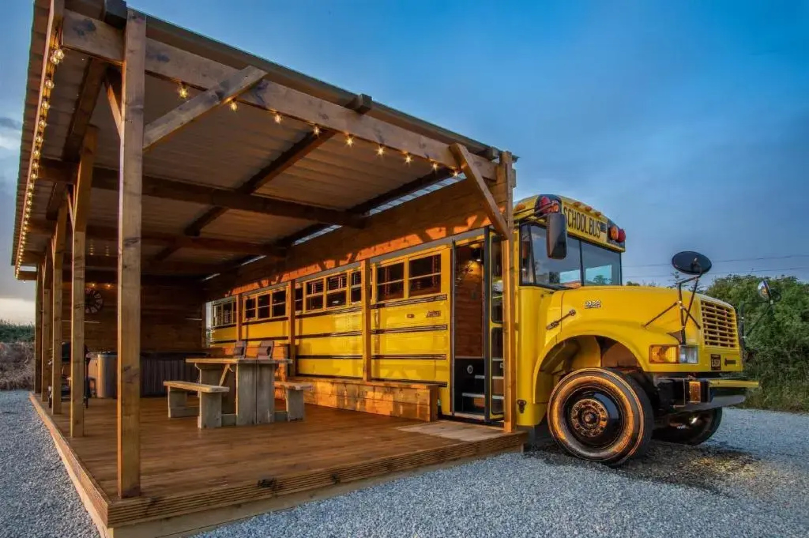 American School Bus - 1 Bedroom  - Blossom Farm - Tiers Cross