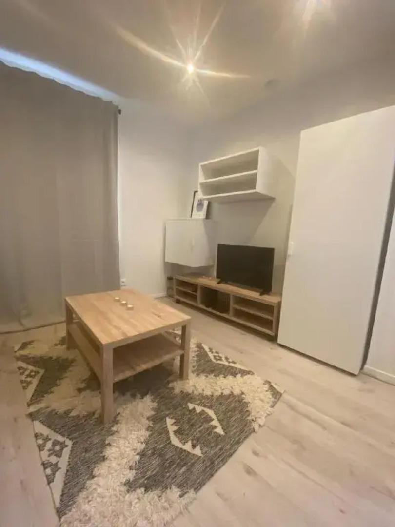 Joli Studio Calme Et Lumineux