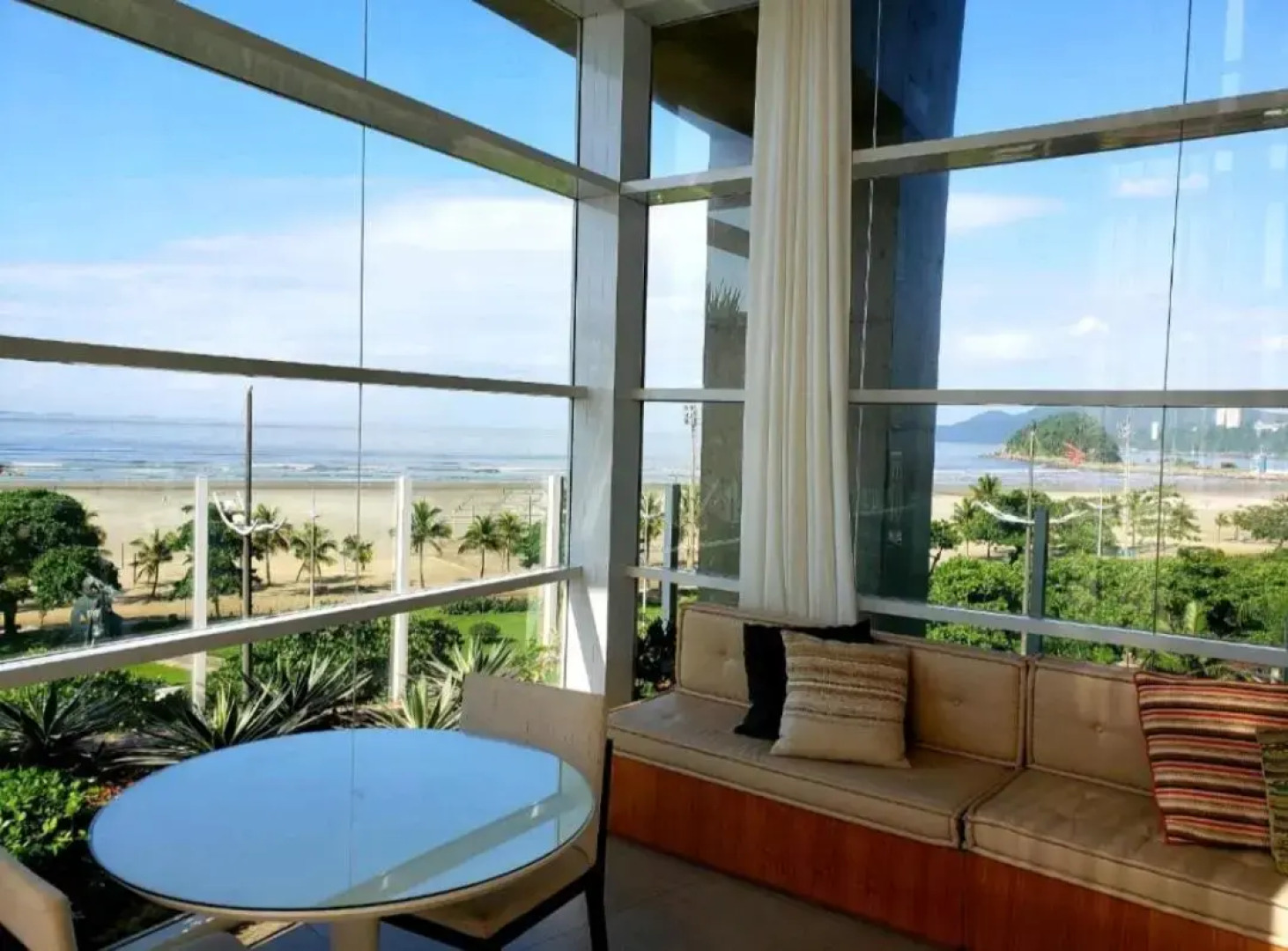 Santos Unlimited 2 Dormitórios, 32o andar com vista Mar!