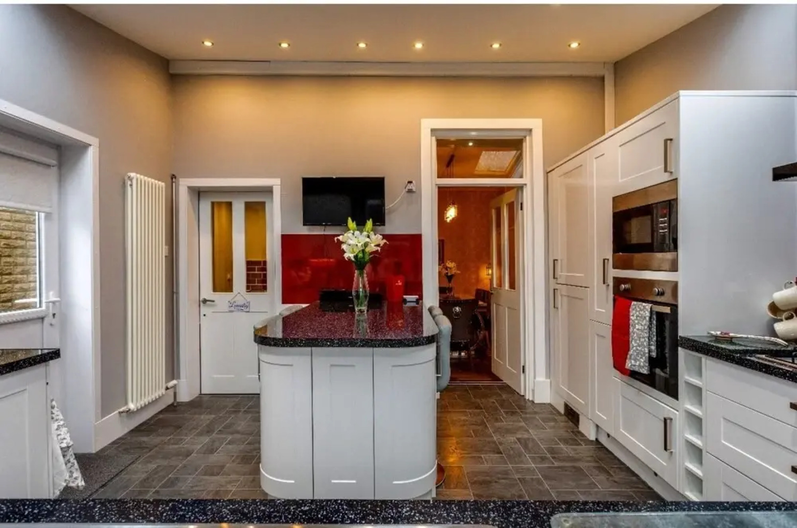 Warm and Welcoming Villa, Perfect Home From Home