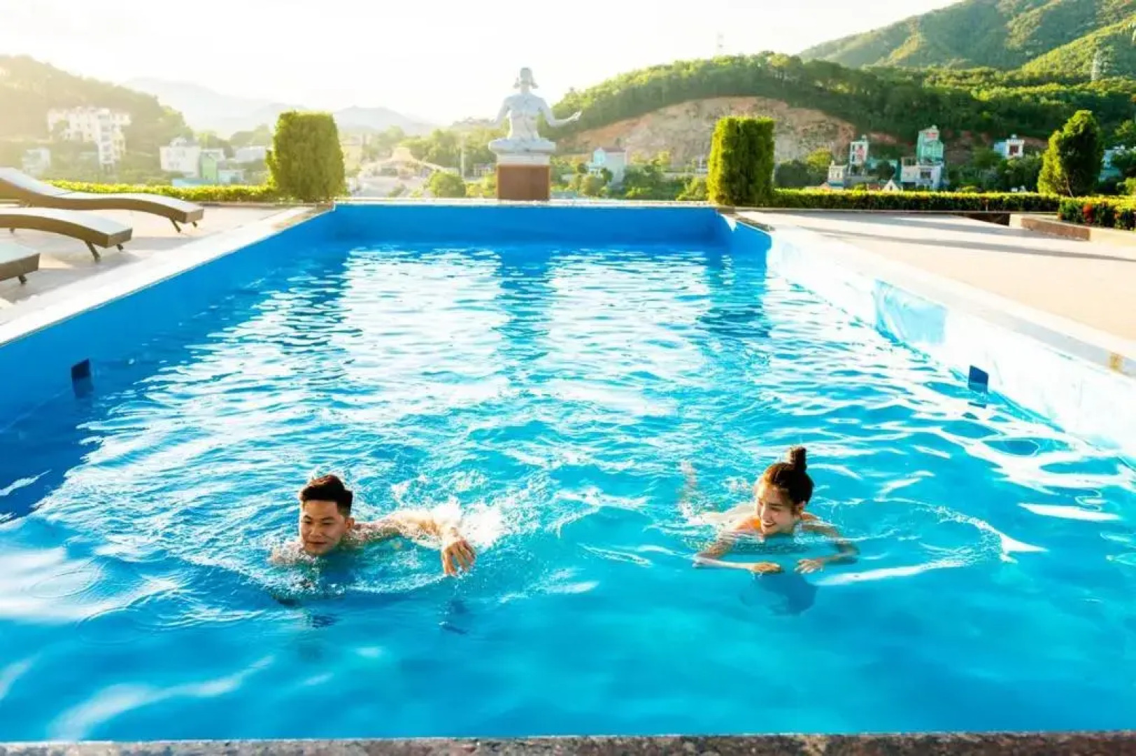 Diamond Hotel Van Đon