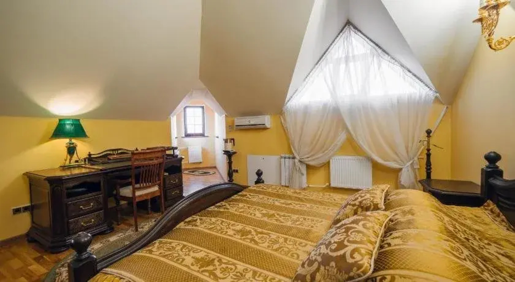 Петровский дворик