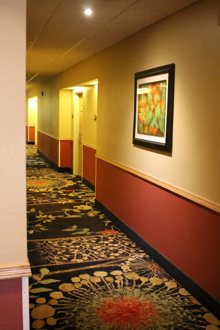 Best Western Plus Des Moines West Inn & Suites
