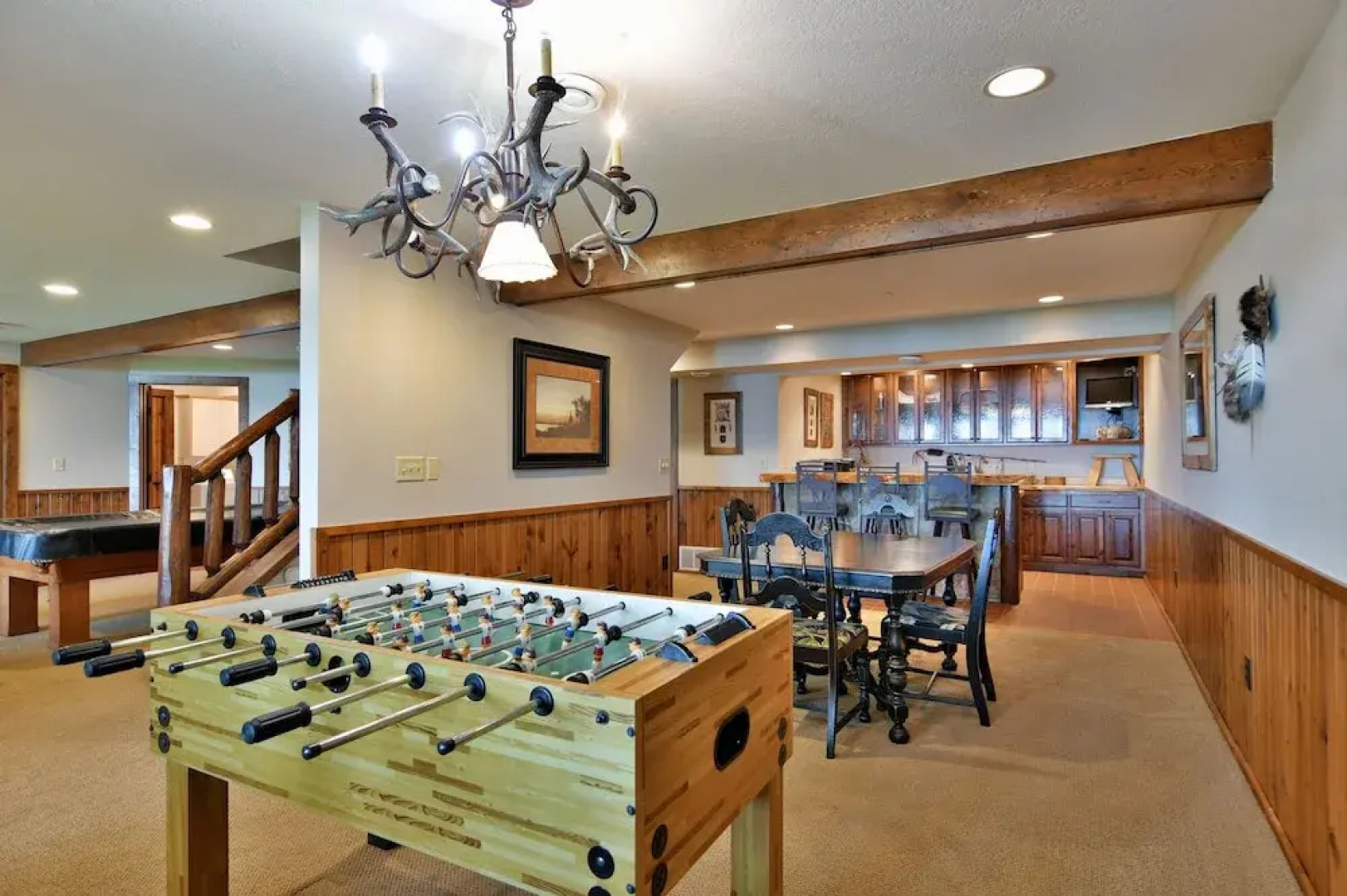 Lumberjack Lodge 5 Bedroom Home by RedAwning