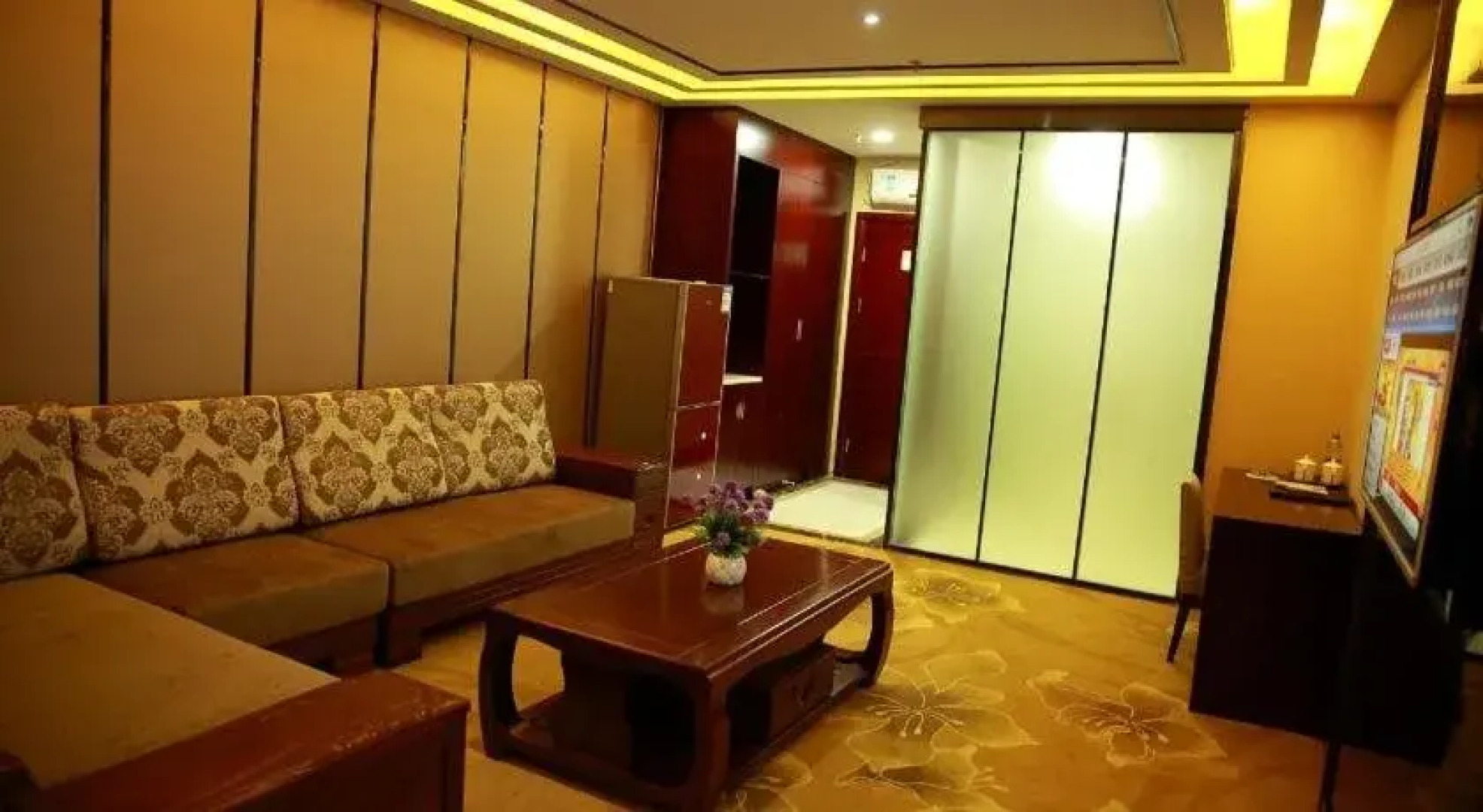 Jiayuguan Jingdu Holiday Hotel