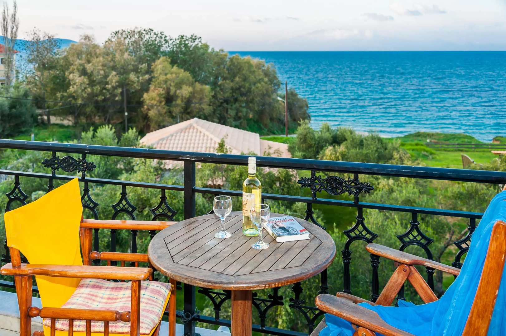 Kavos Psarou Studios and Apartments