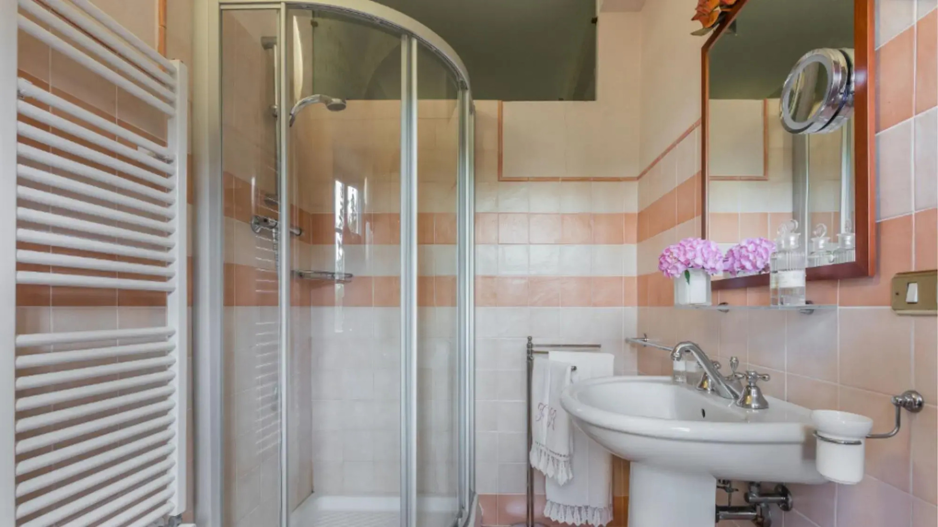 Splendid Villa for 12 Pool Outdoor Jacuzzi 25-hectare Park Hunting Fishing-palazzo Delle Rose