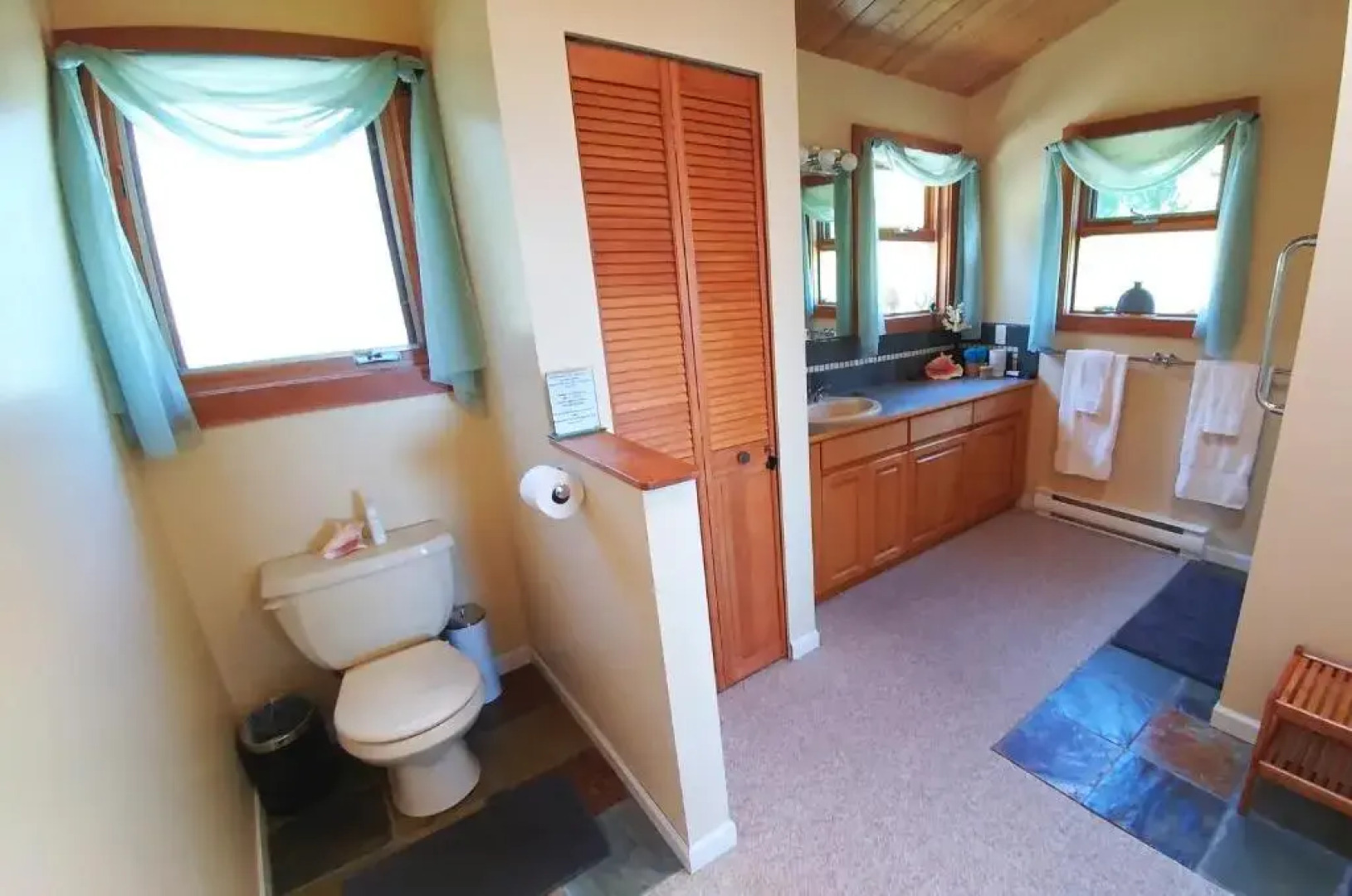 Secret Beach B&B Suites