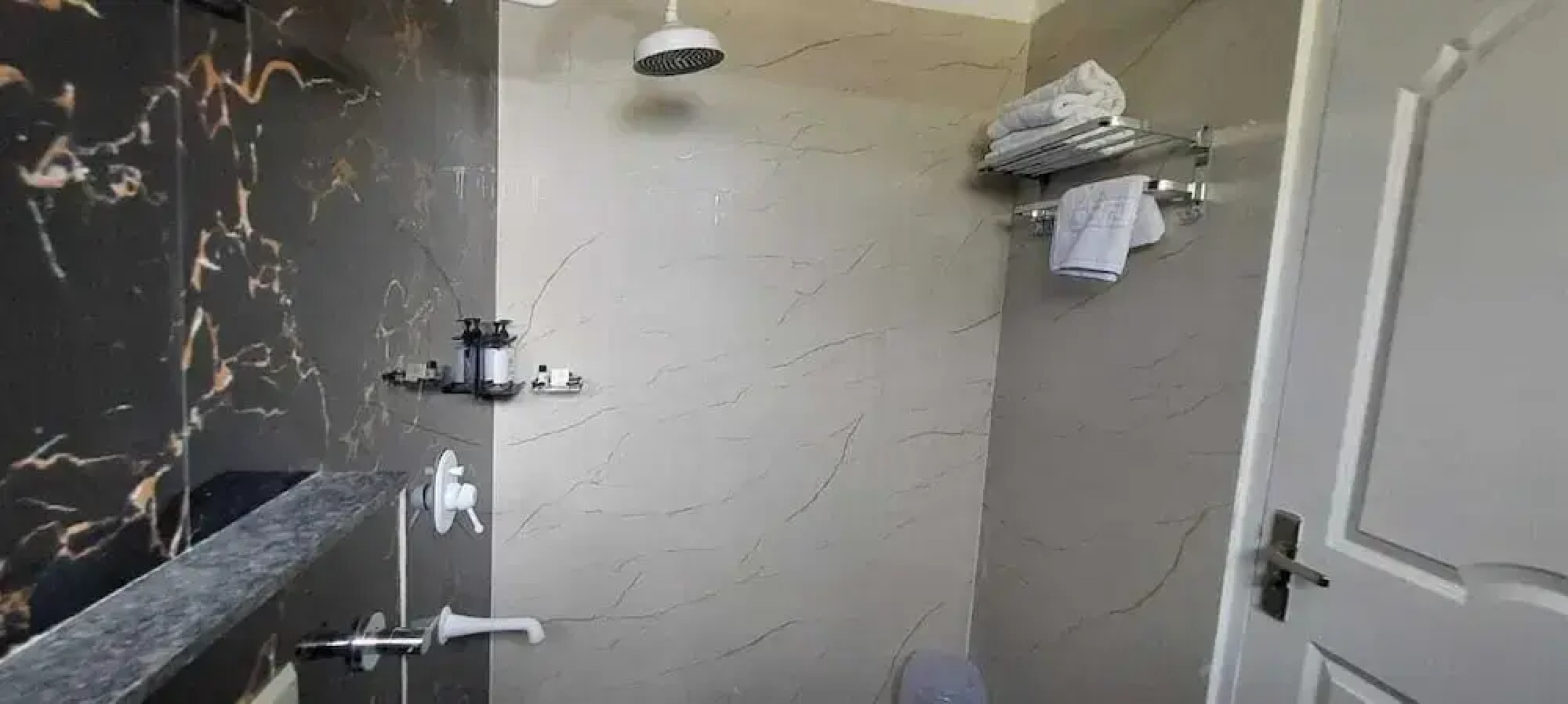 Citrus Prime Hill Queen Resort