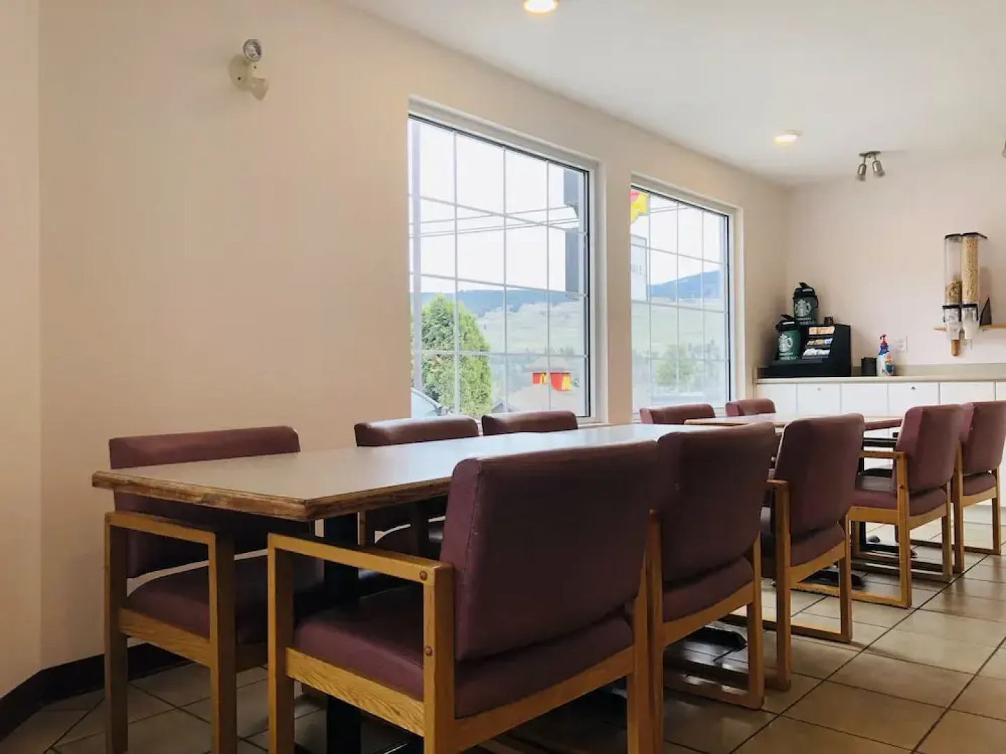 Super 8 Lake Country/Winfield Area