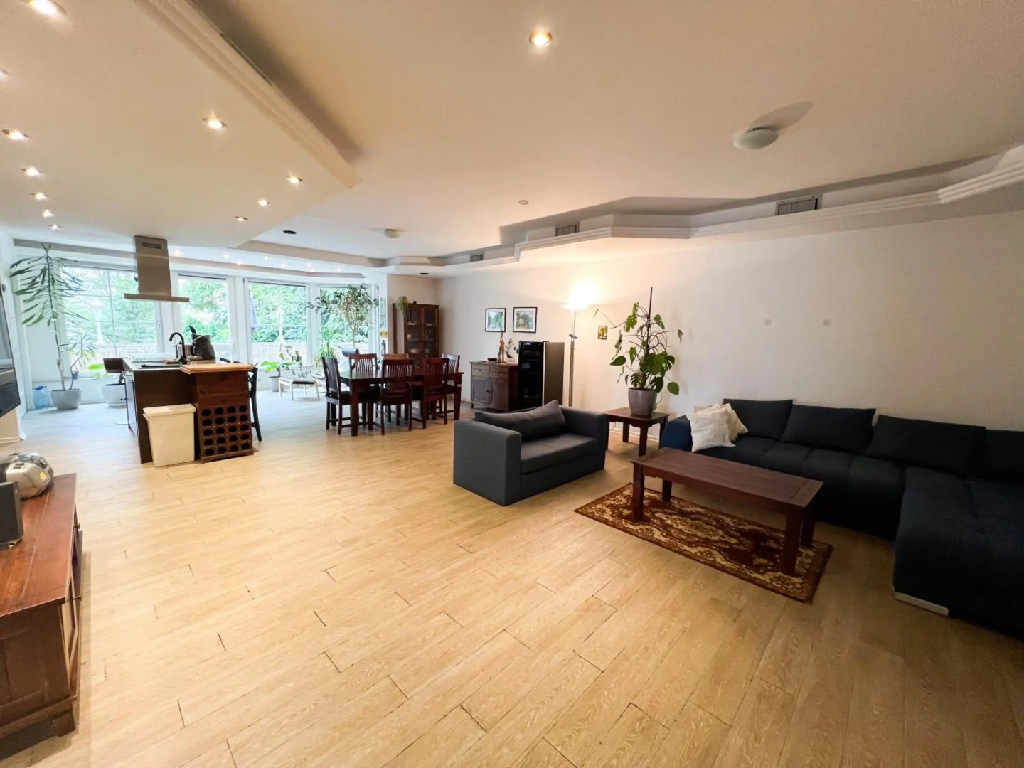 Whirlpool, Fußbodenheizung, Nintendo NES, Netflix, Wintergarten & Workspace