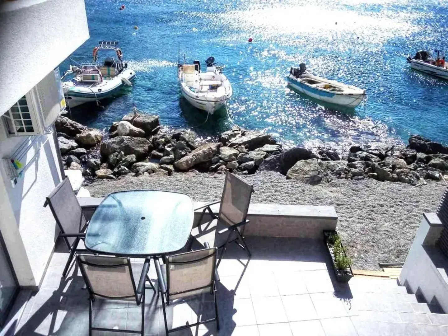 Sunrise Luxury Seaside Apartment