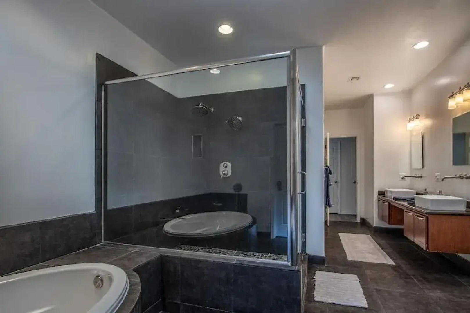 Luxury Estate in Prime Location w Panoramic views of Lake Havasu