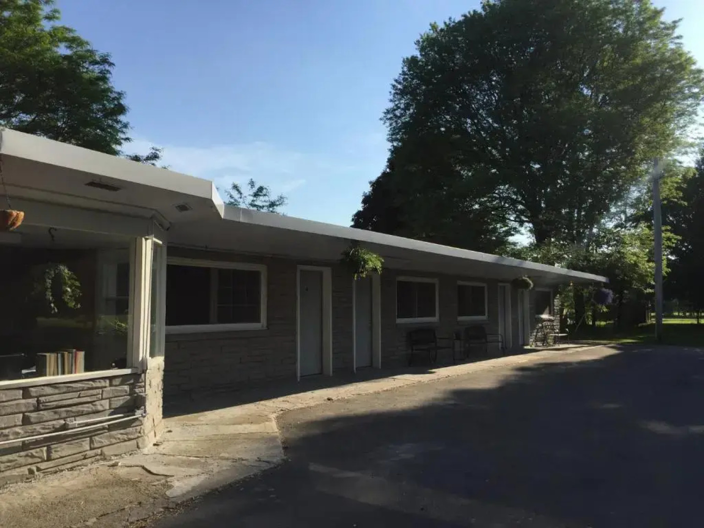 Nightshade Inn & Gardens