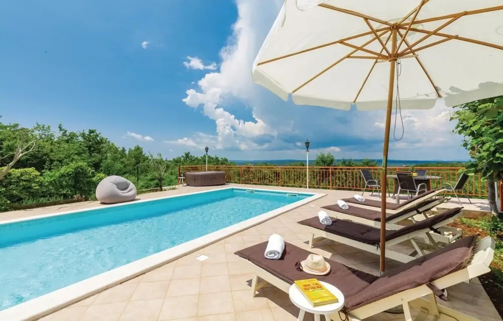 Amazing Home in Labin with WiFi, 7 Bedrooms & Hot Tub