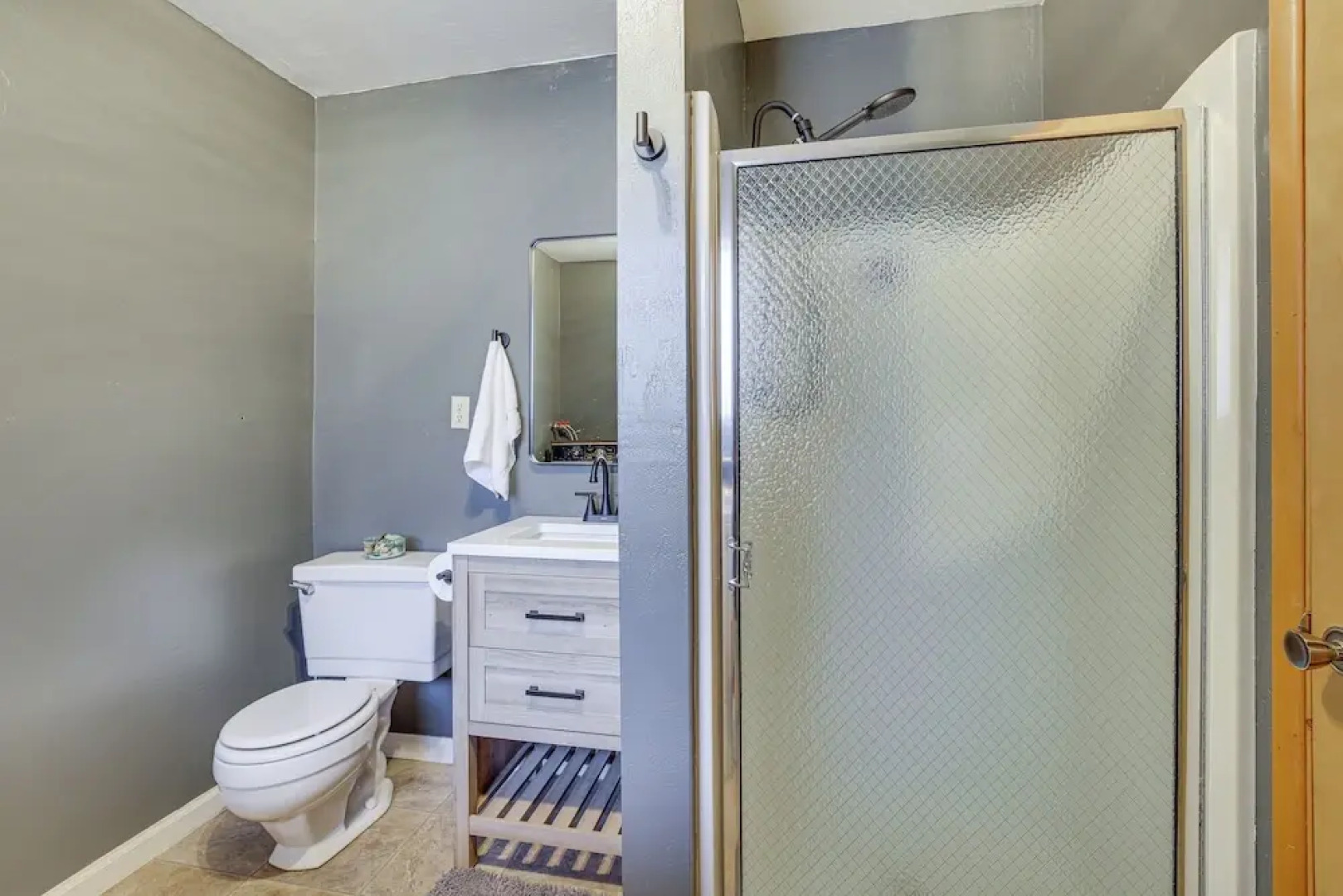 Woodsy Lake Arrowhead Cabin w/ Fire Pit Table