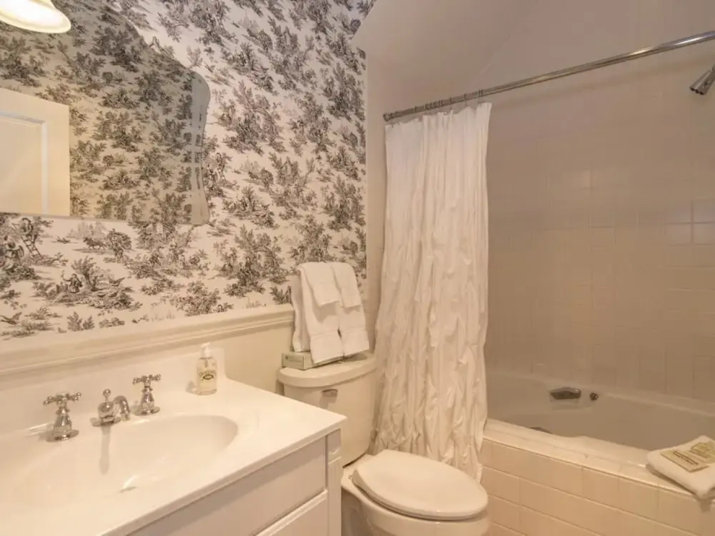 The Rochester Inn, A Historic Hotel