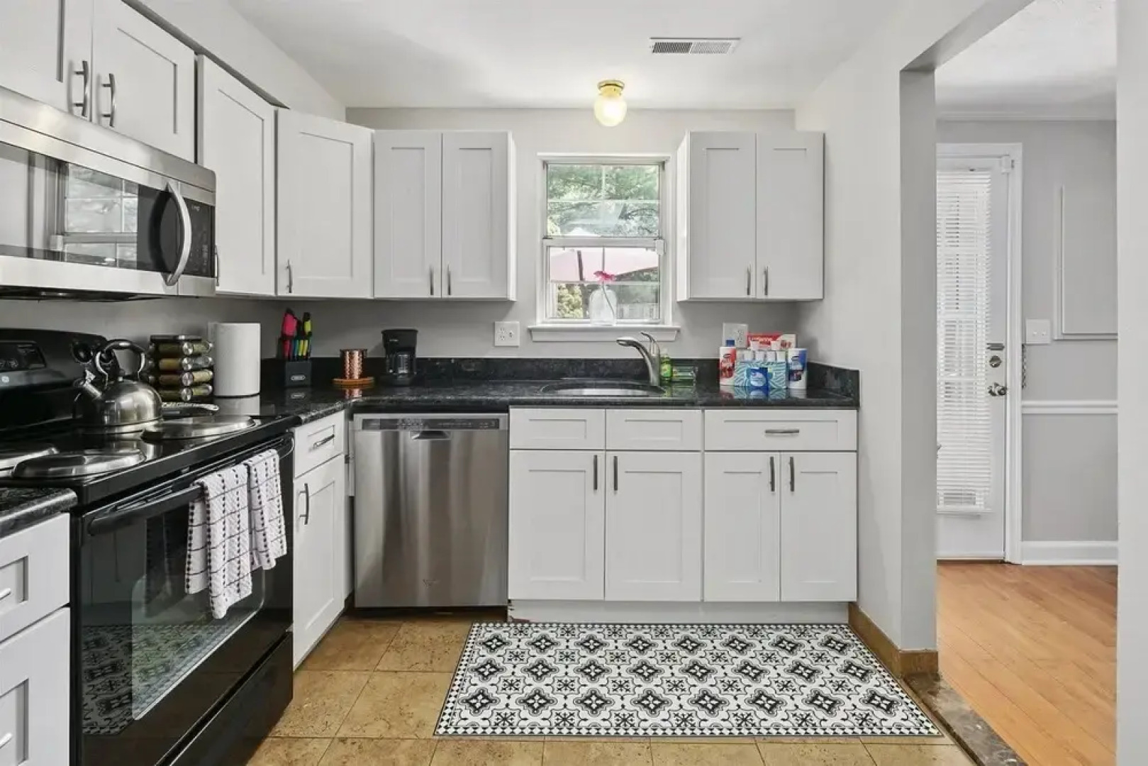 Top Rated Townhome - Our Reviews say it All. Large Discount During Pandemic. Self Checkin, Pet Friendly! Super-host Support