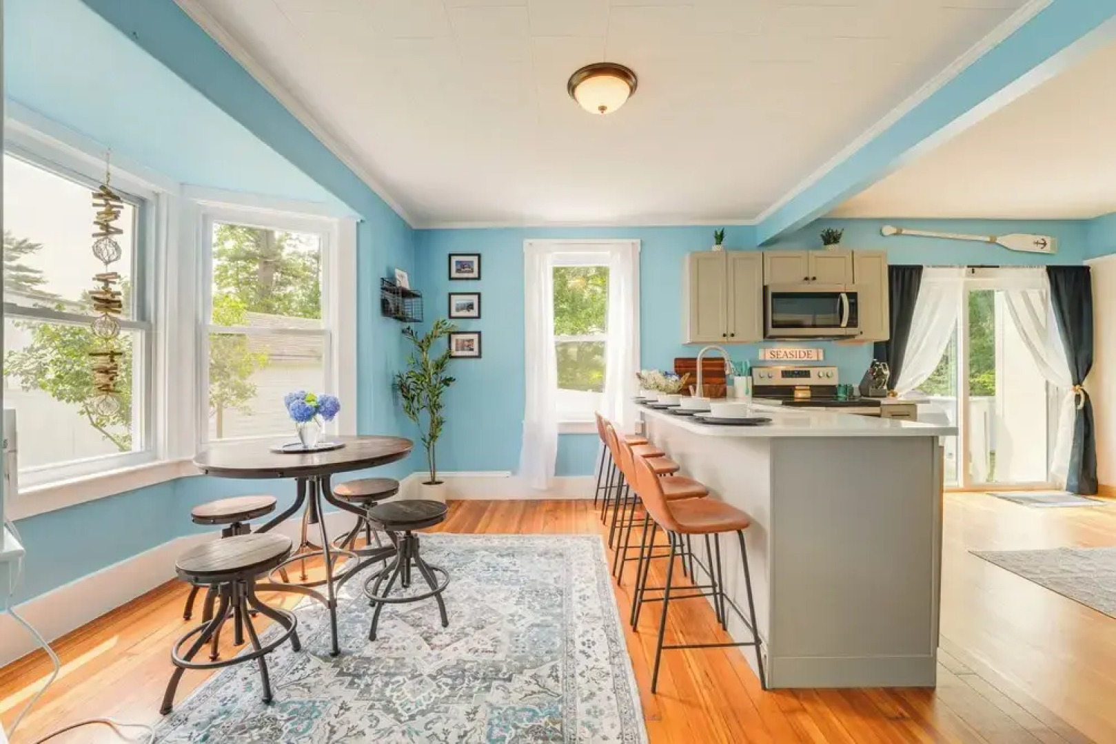 Charming Home < 2 Mi to Ocean Park & Pier!