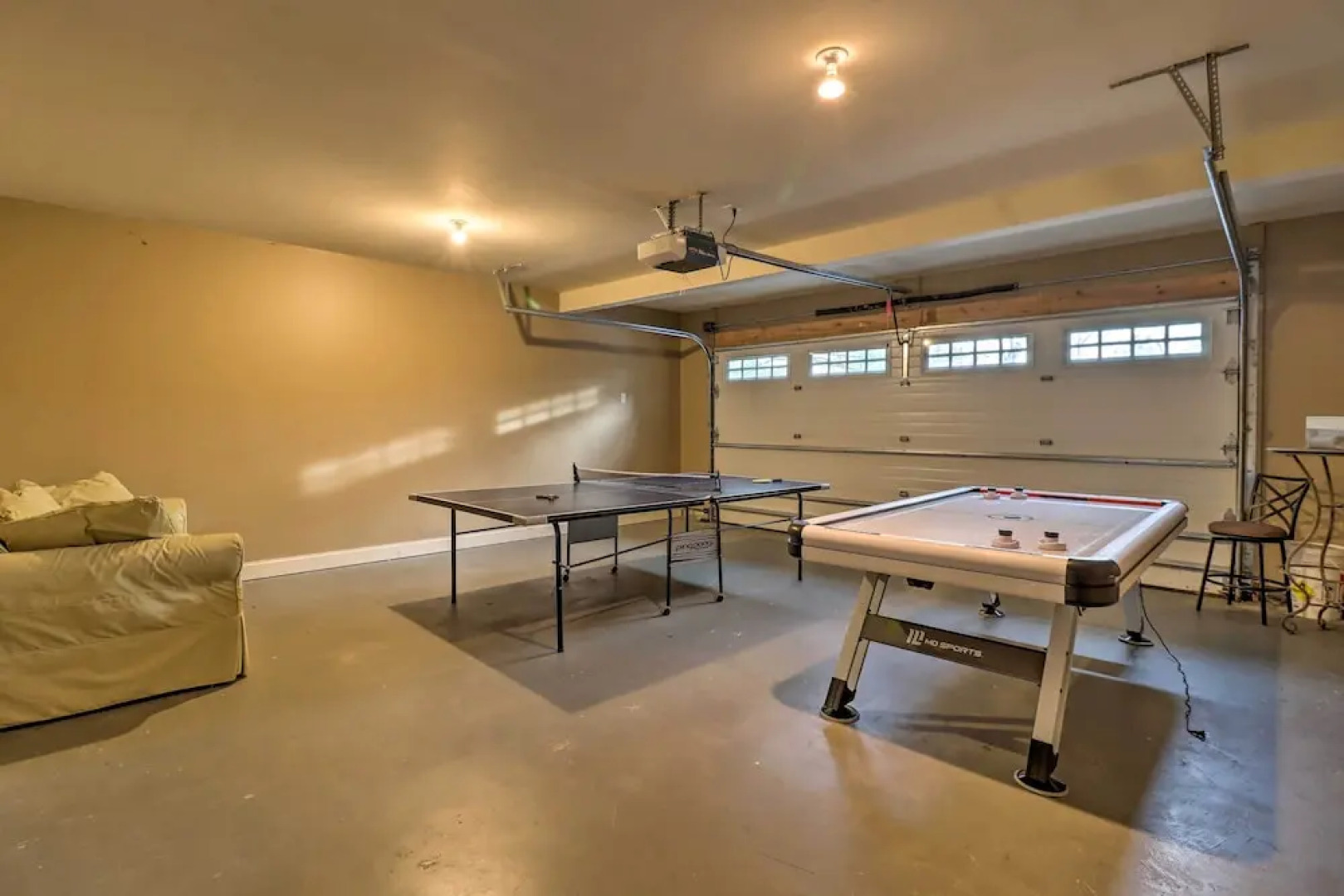 < Half-mi to Skiing: Lake Harmony Home w/ Hot Tub