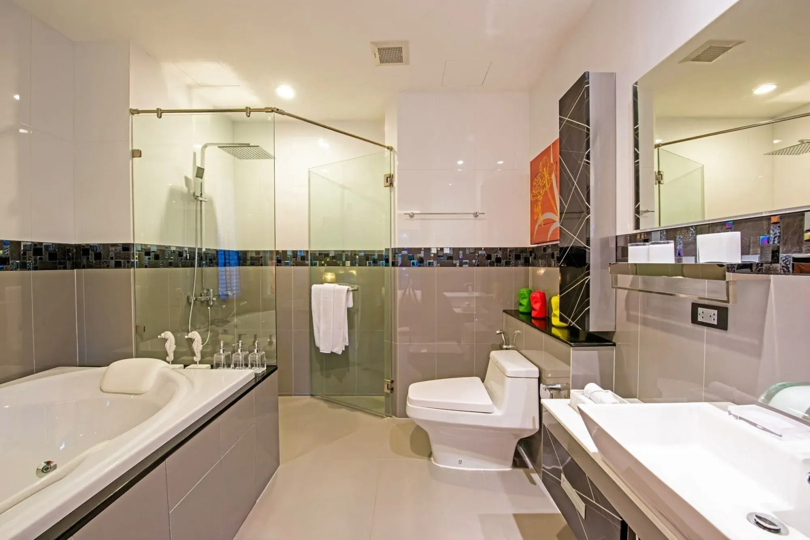 Chalong Miracle Lakeview Resort & Spa