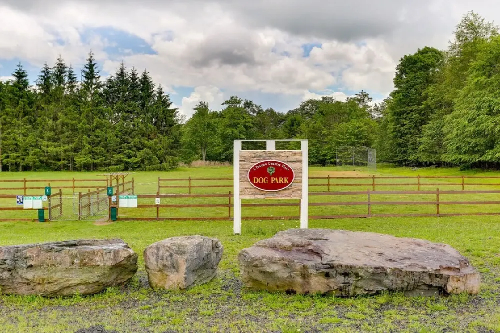 Stunning Tobyhanna Home w/ Lake Access + Kayaks!