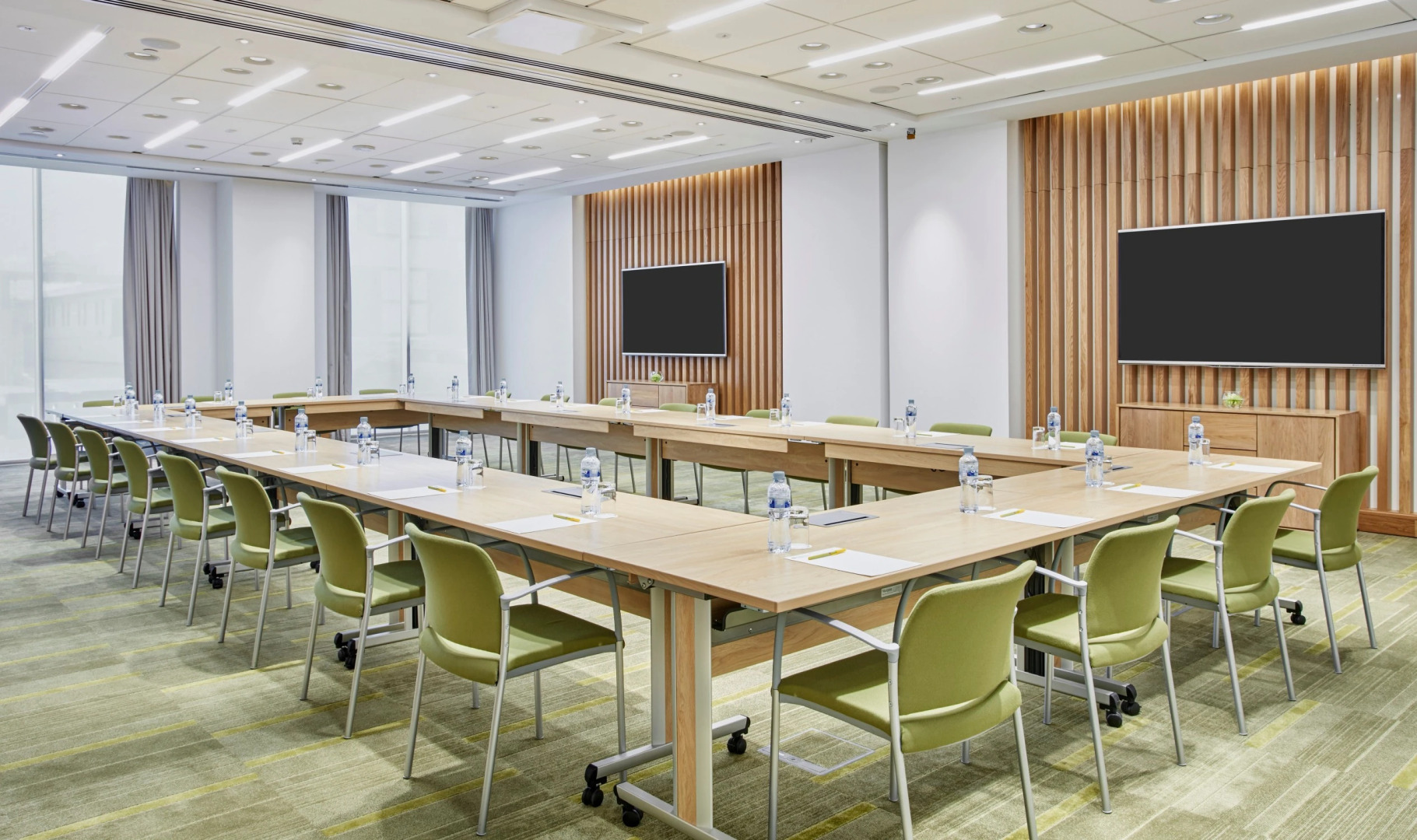 Hilton Garden Inn Dubai, Mall Avenue