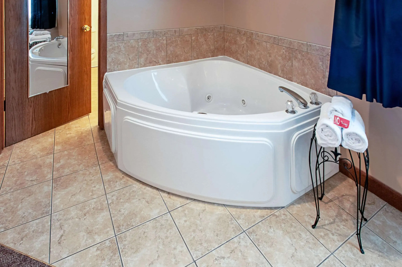 Econo Lodge on the Bay