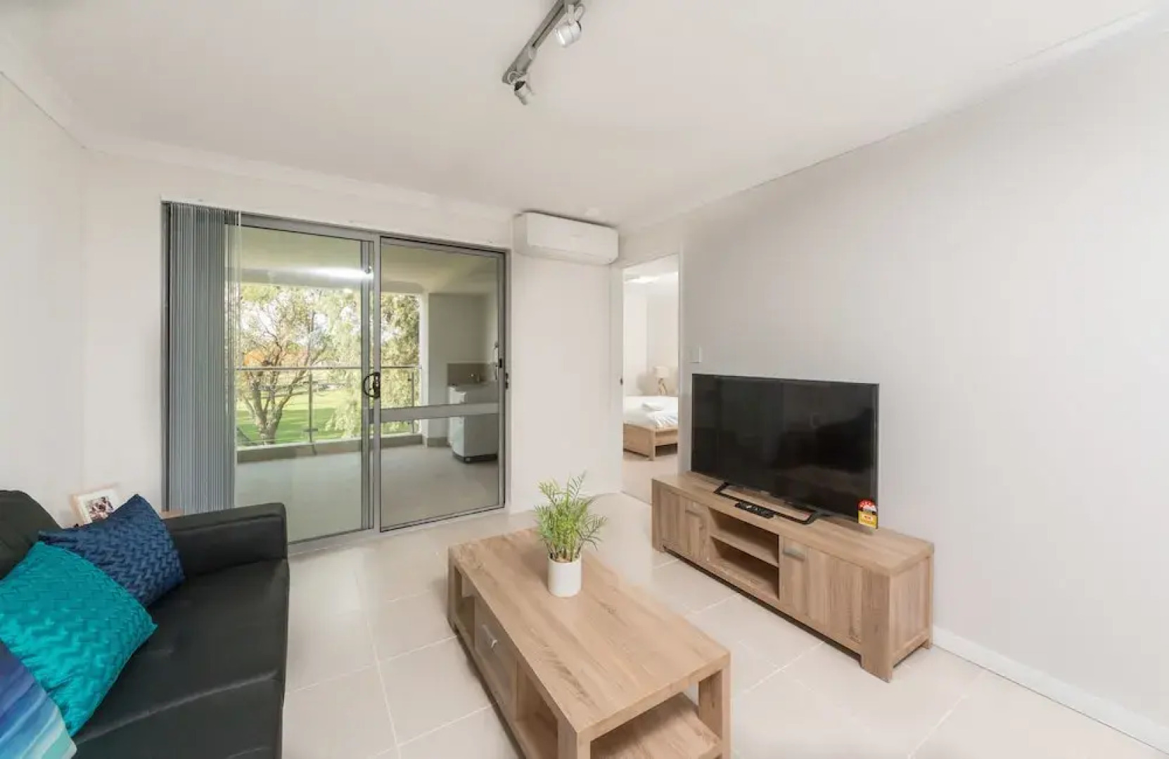 Lakeview Apartment Suite 19